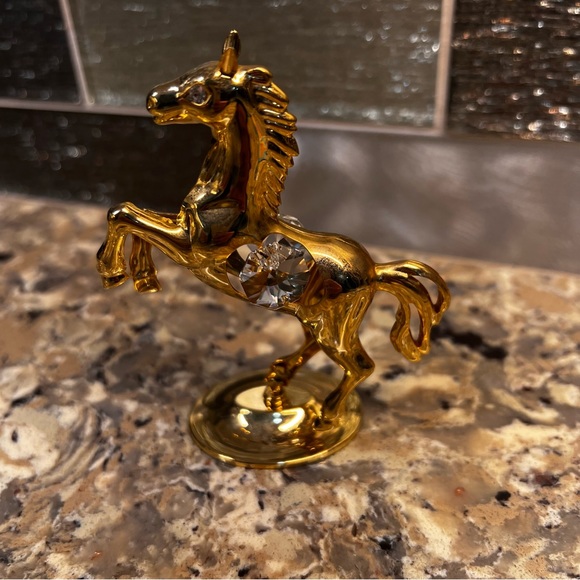 Small Gold Decorations - Picture 3 of 6